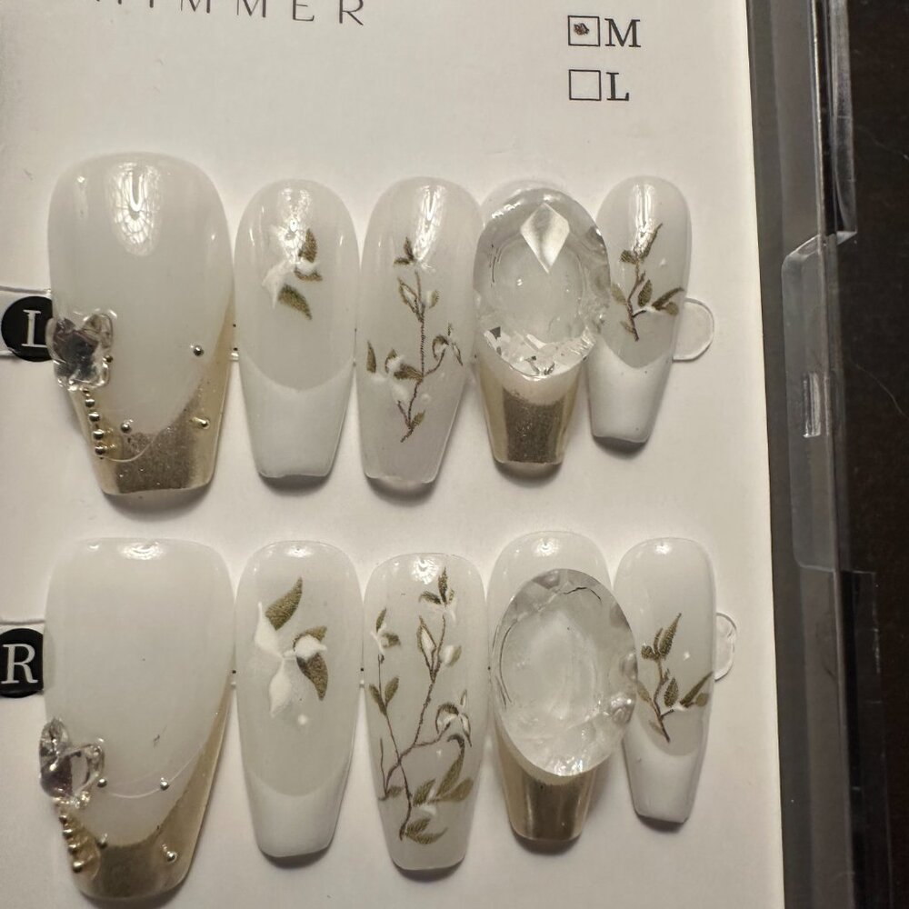 High-quality handcrafted reusable press on nails.